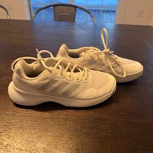 Women’s Adidas Court shoe